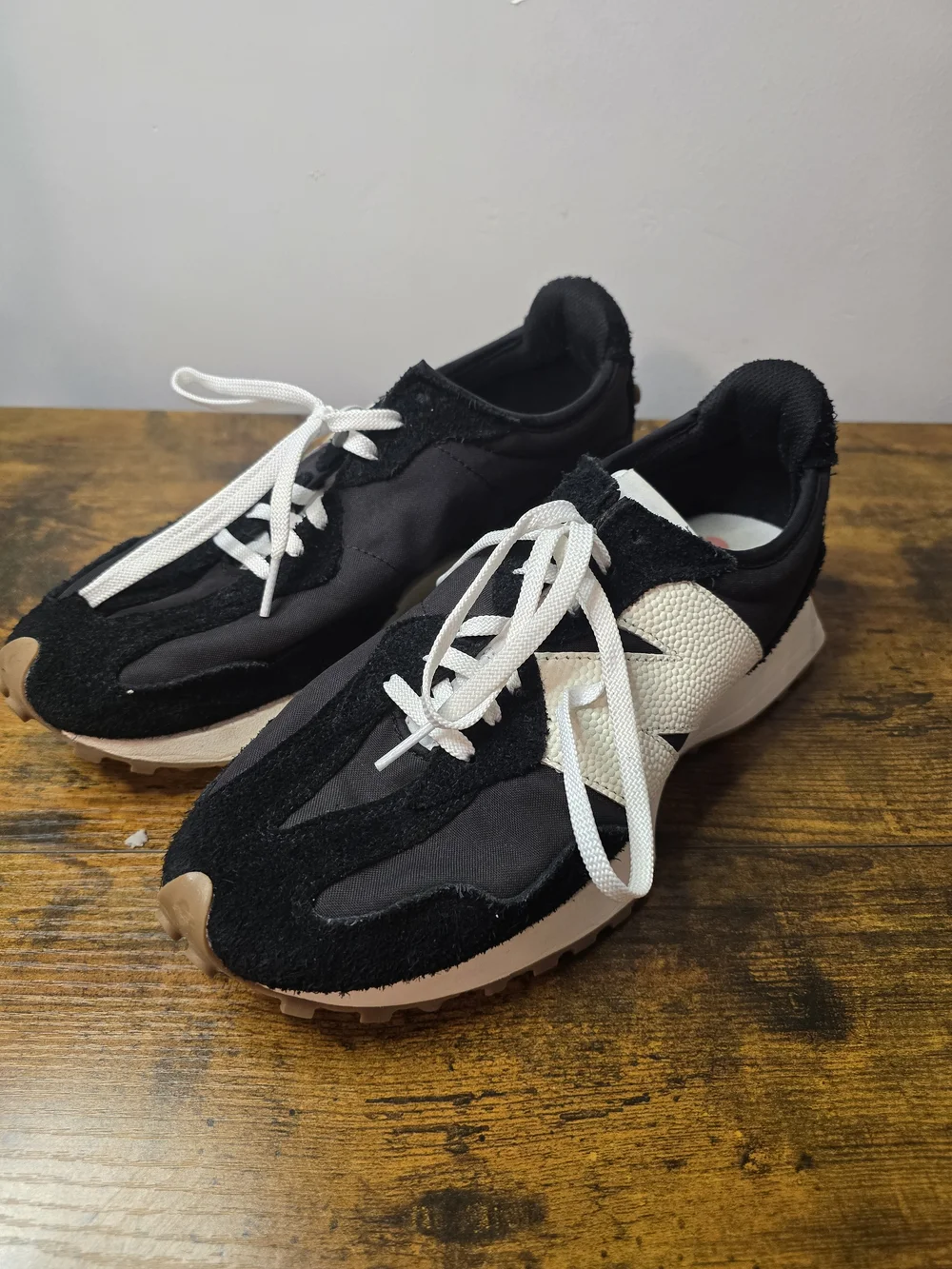 New Balance 327 Women's Size 10 Black White Gum Suede Sneakers WS327BL